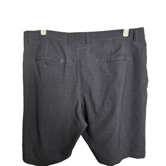 Travis Mathew Shorts Gray Striped Shorts with Pockets Men 40 - Picture 5 of 5